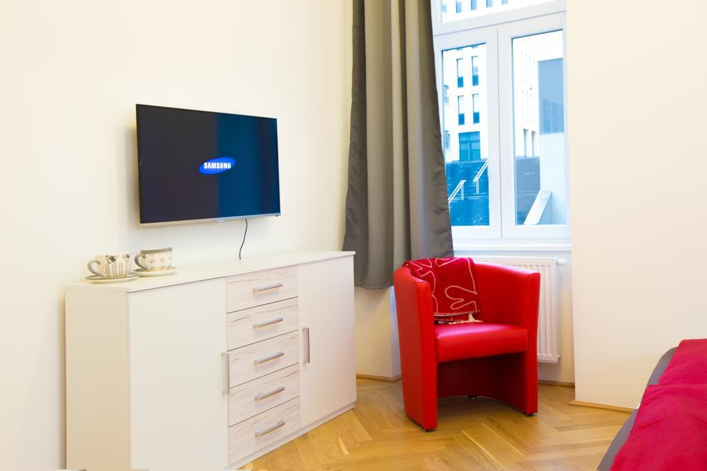 The Barts Apartments - Self Check-In Vienna Room photo