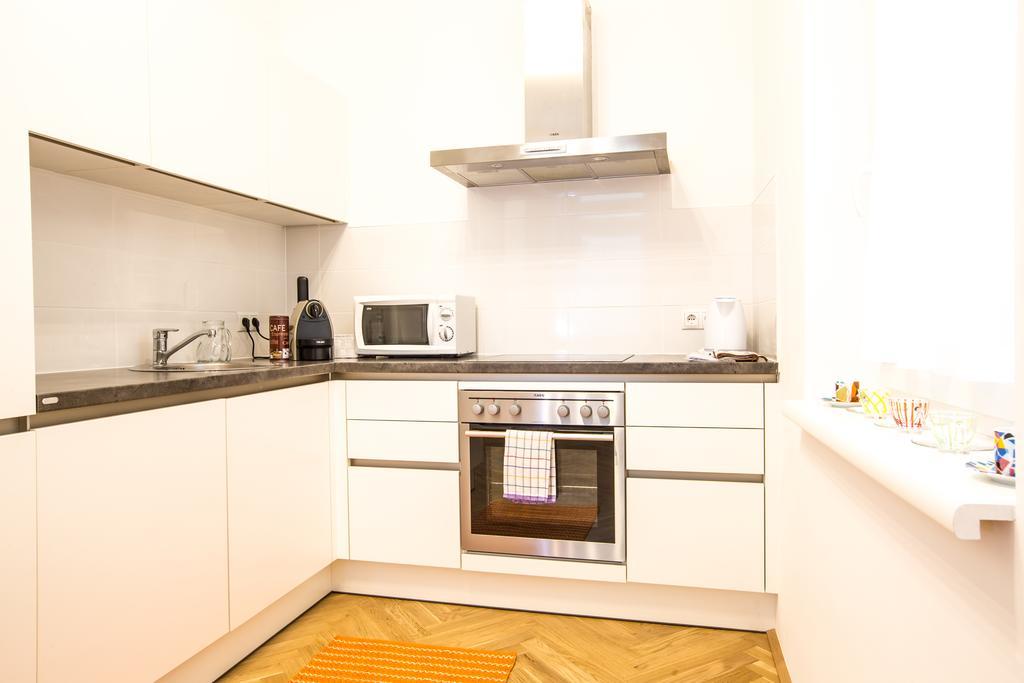 The Barts Apartments - Self Check-In Vienna Room photo