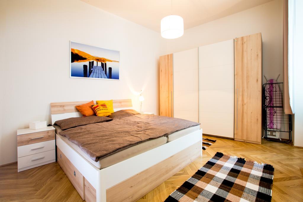 The Barts Apartments - Self Check-In Vienna Room photo