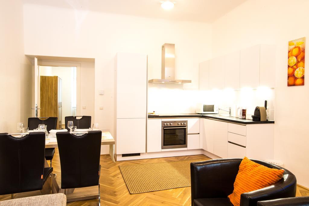 The Barts Apartments - Self Check-In Vienna Room photo
