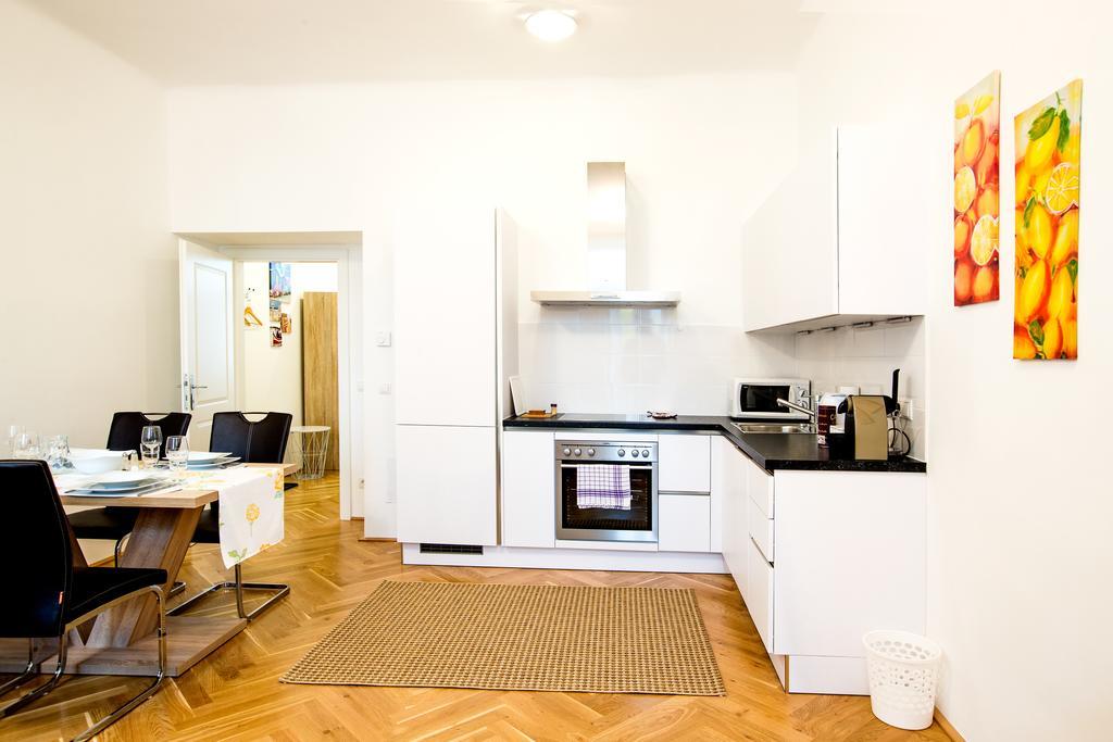 The Barts Apartments - Self Check-In Vienna Room photo